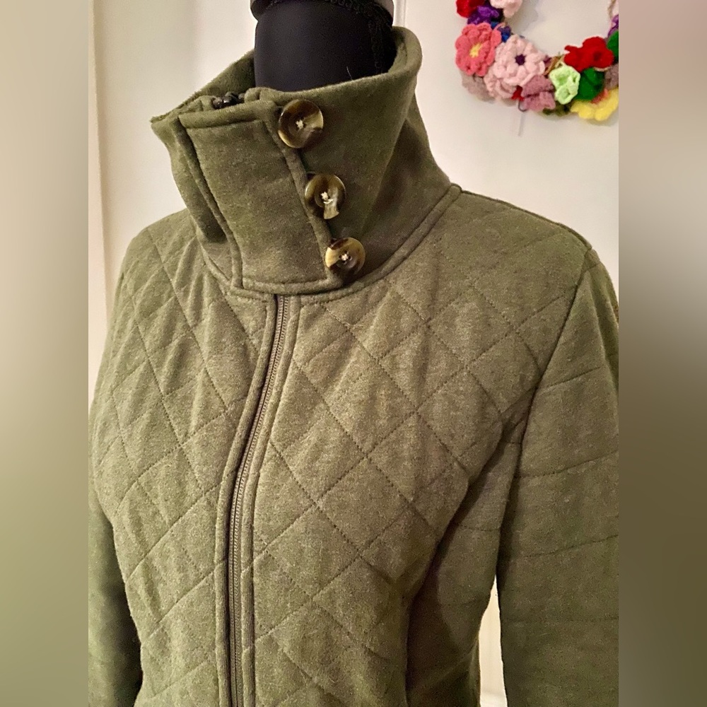 The North Face Green Jacket with Quilted Design - Picture 3 of 12